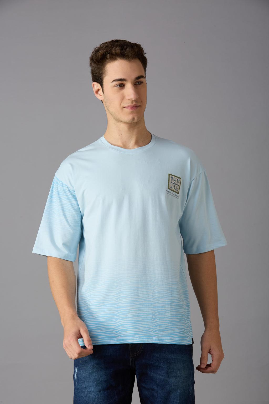 Oversized round neck t-shirt with print on chest