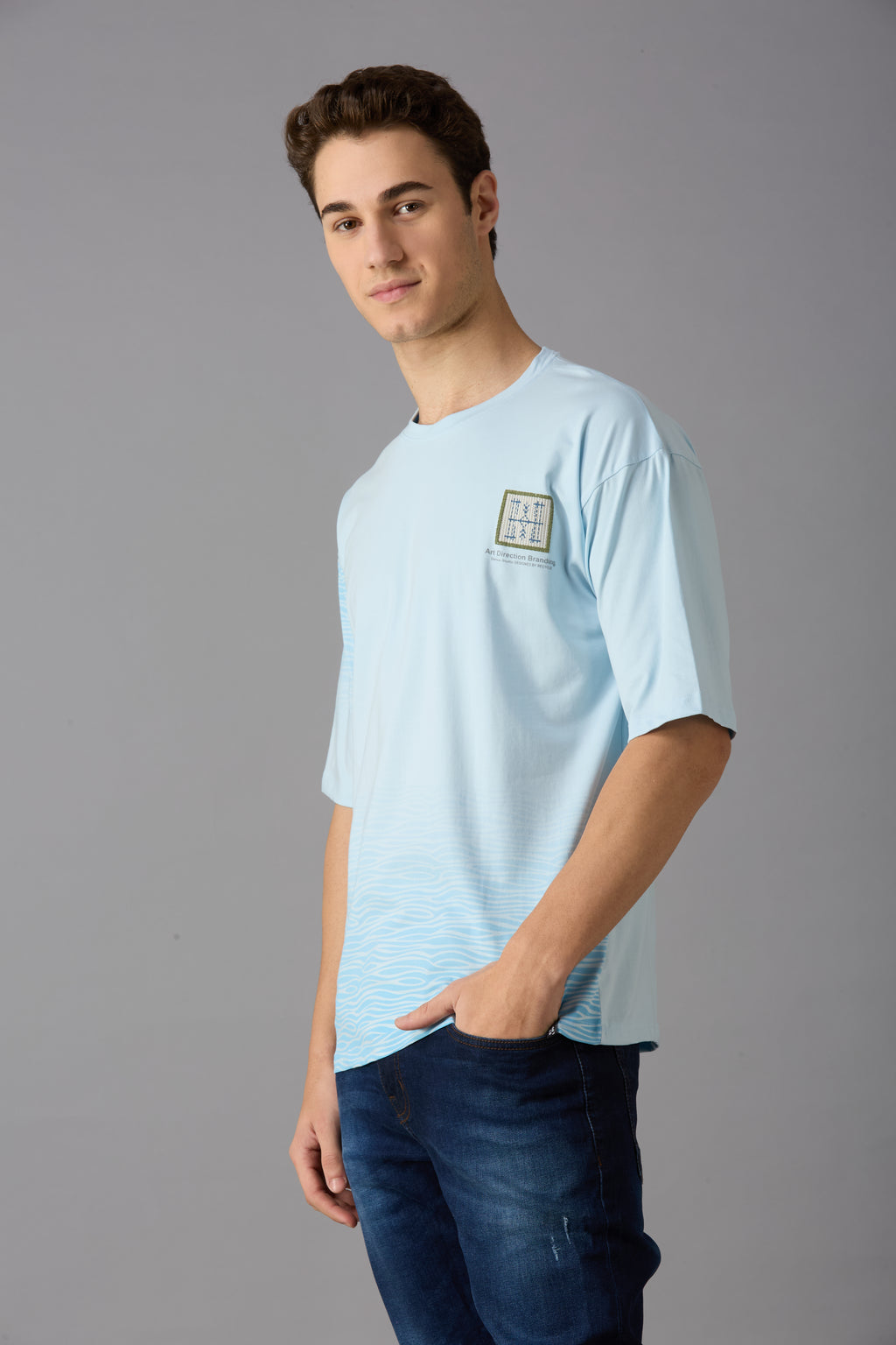 Oversized round neck t-shirt with print on chest